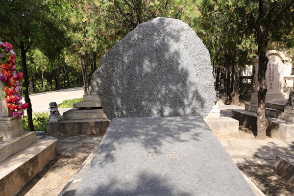 龙泉公墓立碑墓型