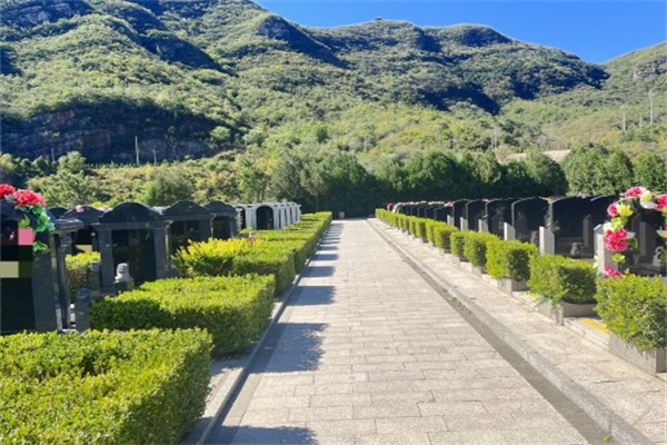 桃峰陵园立碑墓区