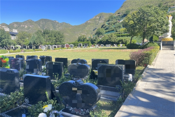 桃峰陵园立碑墓区