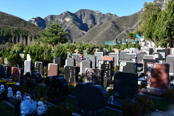 桃峰陵园立碑墓区