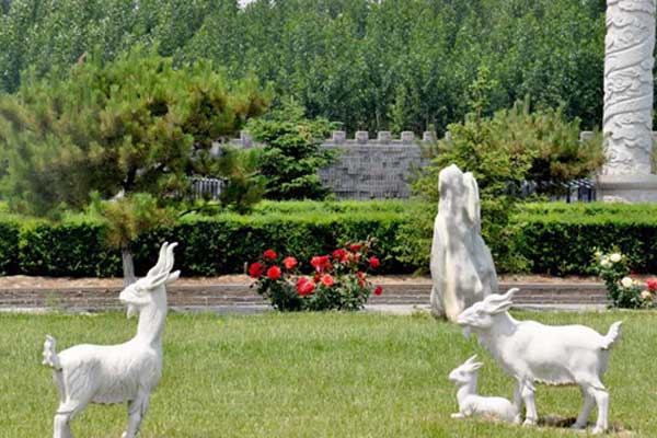 极乐园公墓园区中摆件